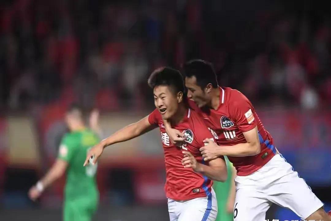 中欧体育官网入口-长赛季考验中超球队体能，备战策略待提升(中超新赛季用球)