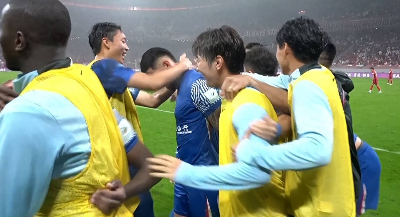 关于3-2！足协杯上海海港卫冕失败，没有中锋上海申花学阿森纳的信息