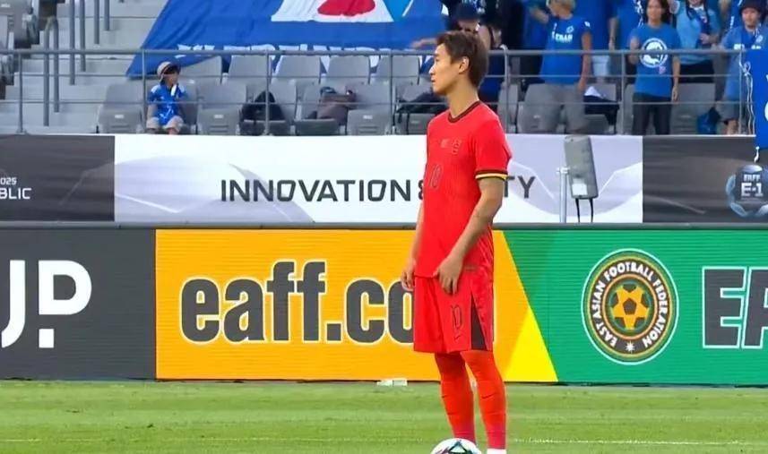 中欧体育平台-东亚杯-张玉宁失单刀国足0-2不敌日本遭两连败的简单介绍