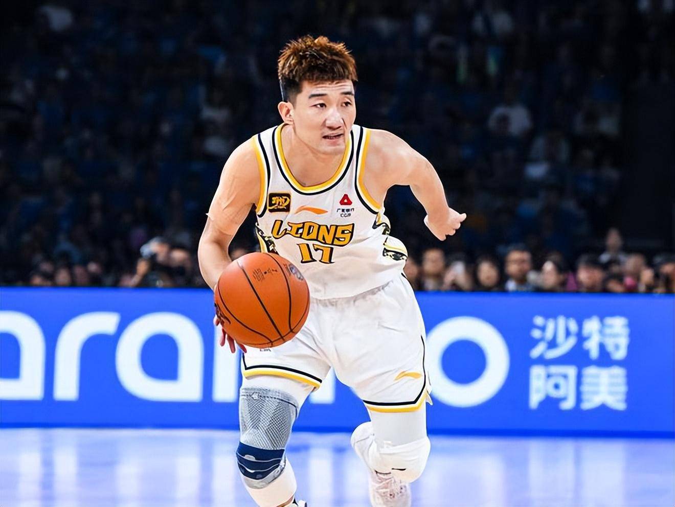 广厦亚冠意外惊喜！20岁小将轰15分成本土得分王