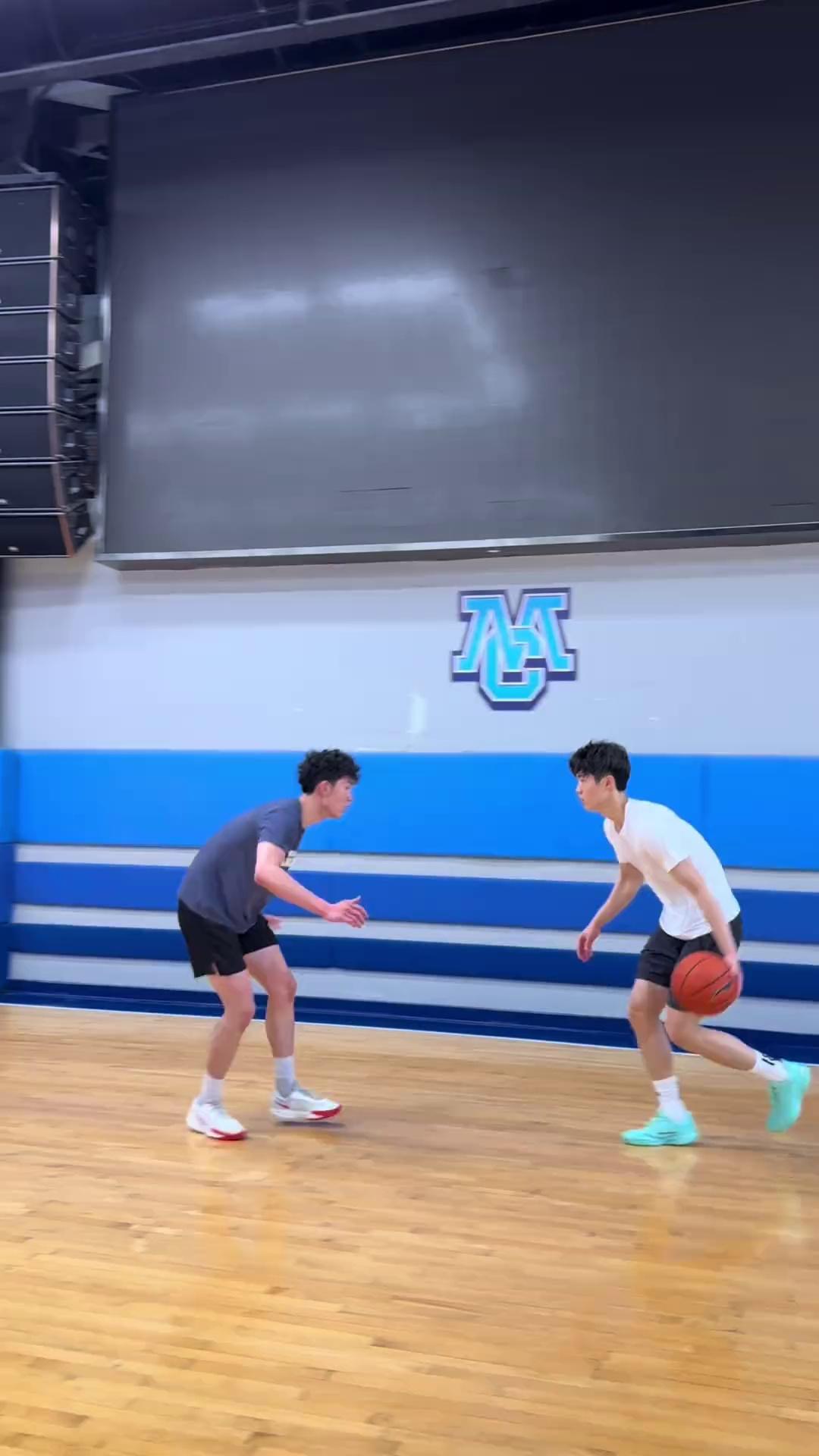 中欧体育官方下载-偰李永炜晒日常：休赛期球局原声分享，有亚历山大的影子吗？
