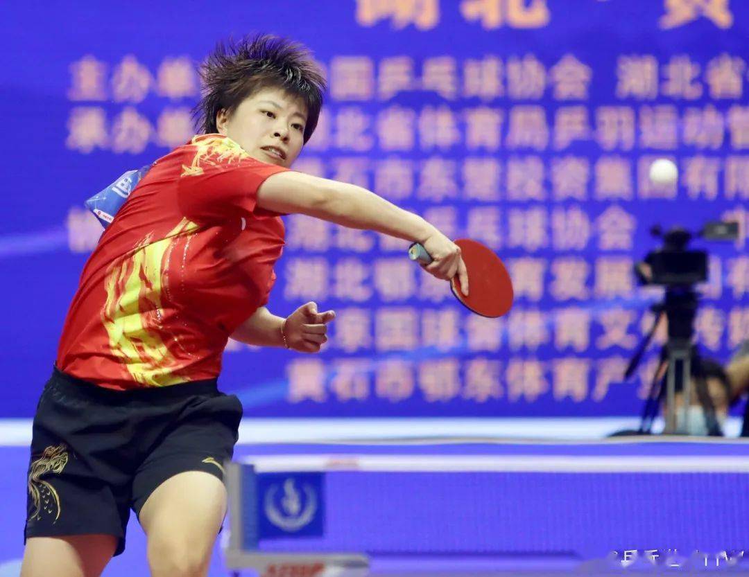 新西兰射箭选手勇夺头筹，英姿飒爽