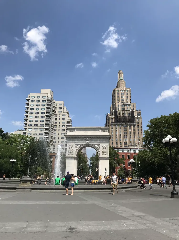 包含有三名纽约街头物理学家被直接推进的词条